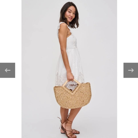 Kahlani Triangle Tote - Natural Straw & Gold Thread Tote Bag w/ Wooden Handles - Picture 2 of 2